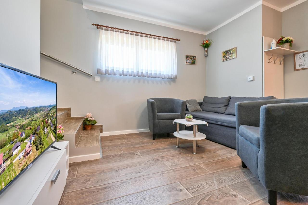 Cvetkova Hiza Sa Jacuzzijem Villa Tuheljske Toplice Bagian luar foto