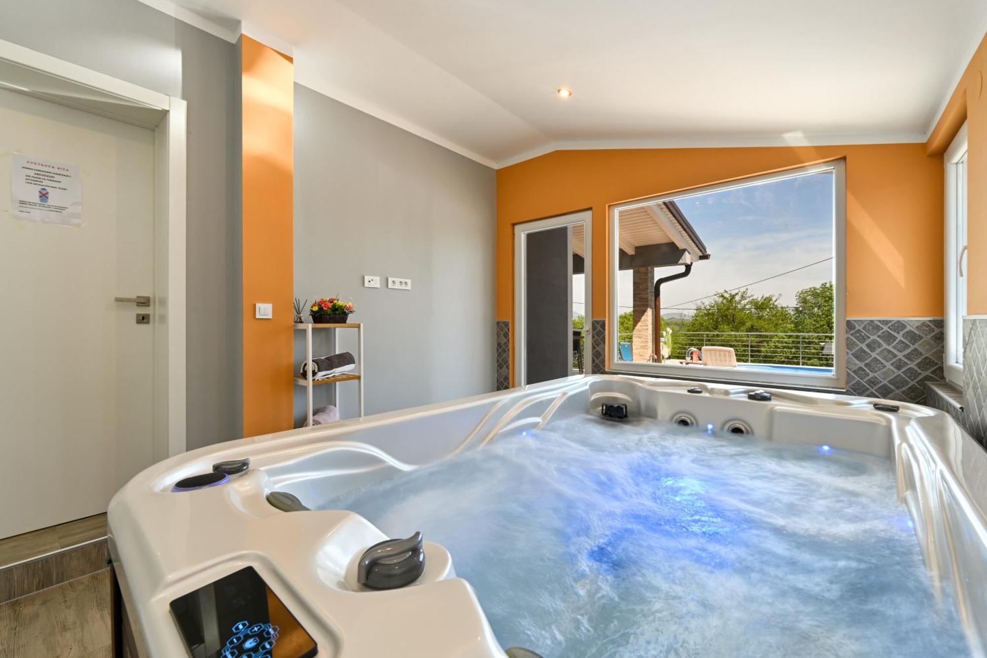 Cvetkova Hiza Sa Jacuzzijem Villa Tuheljske Toplice Bagian luar foto